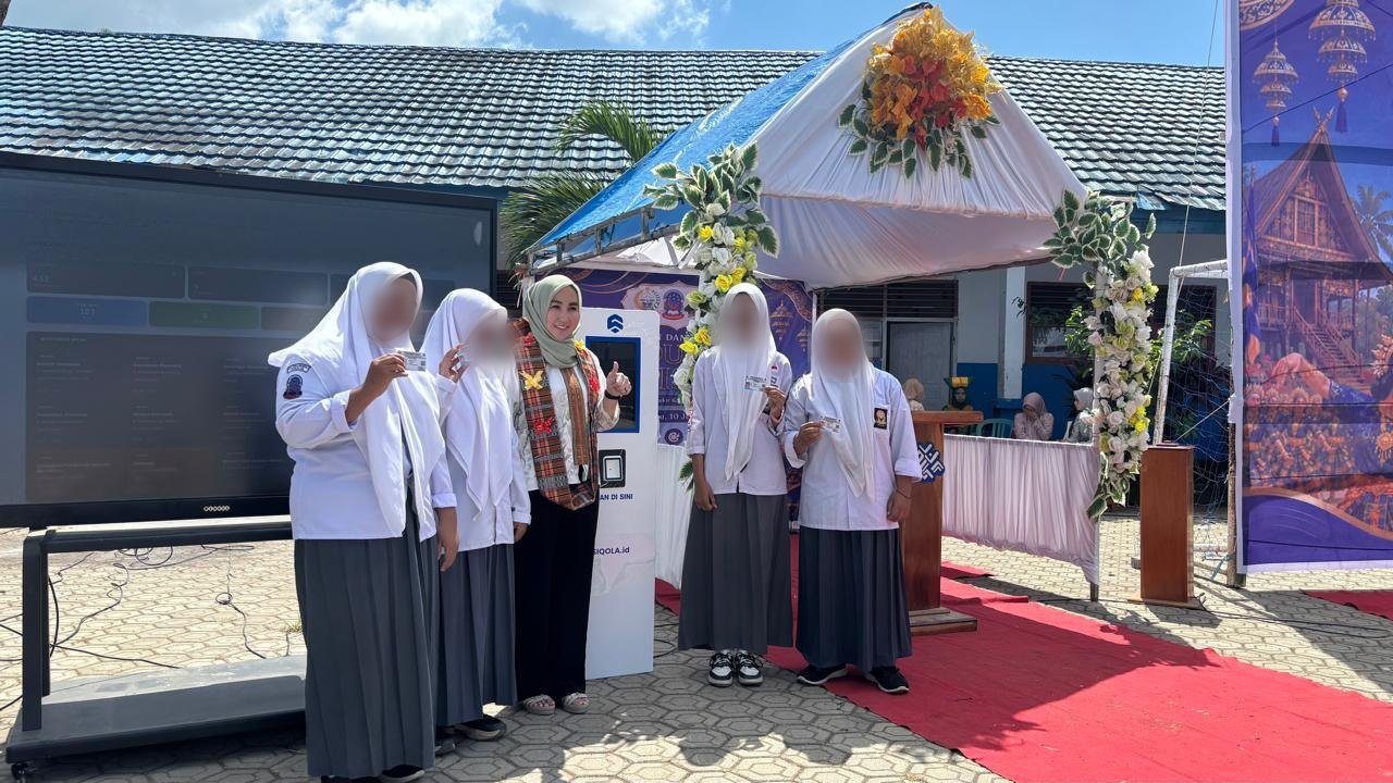 Demo langsung di hadapan anggota dewan Komisi Pendidikan Provinsi